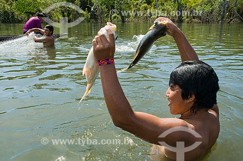  Subject: Fishery with net - Kalapalo Village - Xingu National Park  / Place:  Querencia - Mato Grosso state - Brazil  / Date: 07/2009 
