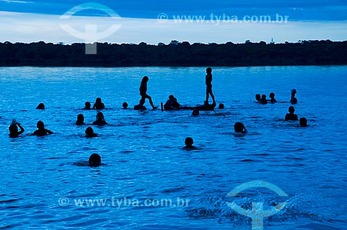  Subject: Children from the Kalapalo village playing in a lake  / Place:  Querencia - Mato Grosso state - Brazil  / Date: 07/2009 