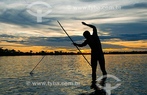  Subject: Fishery with bow - Kalapalo Village - Xingu Indian Park  / Place:  Querencia - Mato Grosso state - Brazil  / Date: 07/2009 