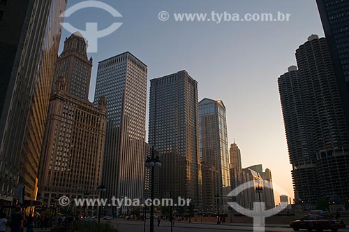  Subject: Sunset in the downtown of Chicago city - Wacker Drive  / Place:  Chicago - Illinois - United States of America - USA  / Date: 09/2009 