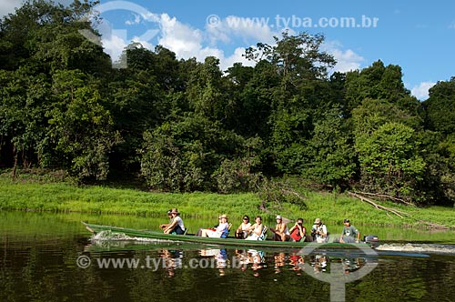  Subject: Group of tourists on a boat tour in the Mamiraua lake - Mamiraua Sustainable Development Reserve  / Place:  Amazonas state - Brazil  / Date: 2007 