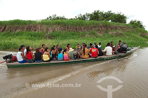  Subject: Riverine people from neighbor cummunities arriving the Boca do Mamiraua community  / Place:  Sustainable Development Reserve of Mamiraua - Amazonas state - Brazil  / Date: 2007 