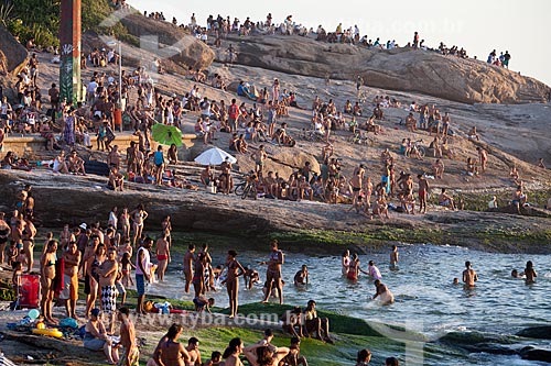  Subject: Bathers at Arpoador beach  / Place:  Ipanema neighborhood - Rio de Janeiro city - Brazil  / Date: 01/2011 