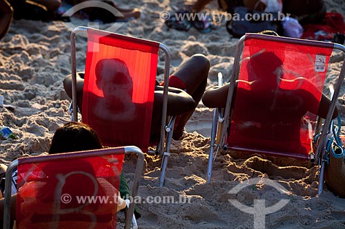  Subject: Couple of bathers on beach chairs at Arpoador beach  / Place:  Ipanema neighborhood - Rio de Janeiro city - Brazil  / Date: 01/2011 