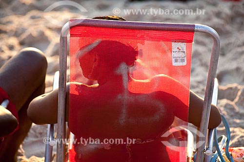  Subject: Woman on beach chair at Arpoador beach  / Place:  Ipanema neighborhood - Rio de Janeiro city - Brazil  / Date: 01/2011 