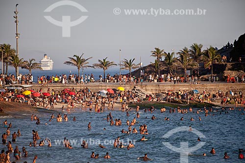  Subject: Bathers at Arpoador beach  / Place:  Ipanema neighborhood - Rio de Janeiro city - Brazil  / Date: 01/2011 