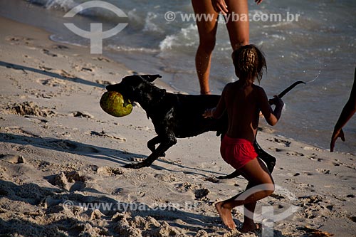  Subject: Dog playing at Arpoador beach  / Place:  Ipanema neighborhood - Rio de Janeiro city - Brazil  / Date: 02/2011 