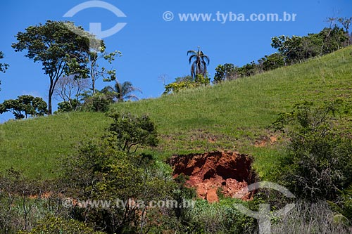  Subject: Gully - Soil Erosion  / Place:  Near to Vassouras - Vale do Paraiba - Rio de Janeiro state - Brazil  / Date: 02/2011 