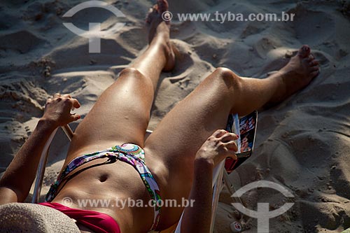  Subject: Woman sunbathing in the Arpoador Beach  / Place:  Ipanema neighborhood - Rio de Janeiro city - Brazil  / Date: 02/2011 