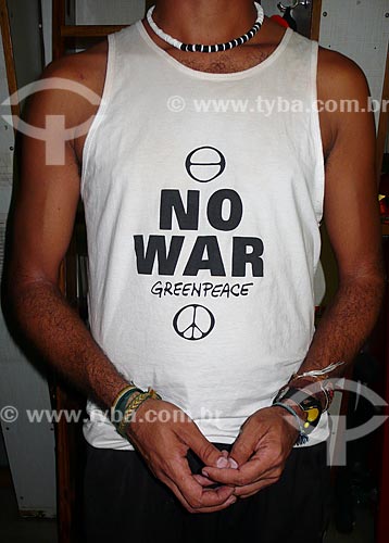  Subject: Young wearing a shirt  Greenpeace / Place: Rio de Janeiro city - Rio de Janeiro state - Brazil  / Date: 03/2009 