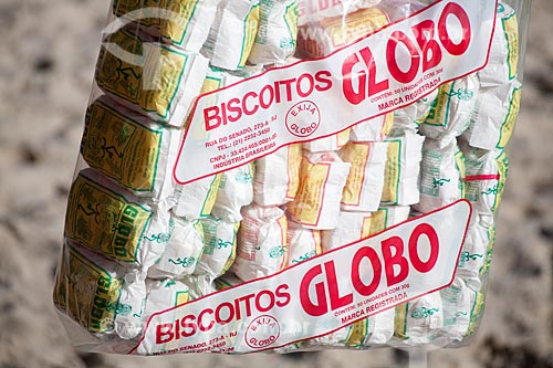  Subject: Image focused on bag of biscuit tapioca flour Globe / Place: Rio de Janeiro city - Rio de Janeiro state - Brazil  / Date: Fevereiro 2011 