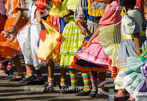  Subject: Girls dancing quadrille / Place: Pirapora city  -  Minas Gerais state  -  MG  -  Brazil / Date: 05/2006 