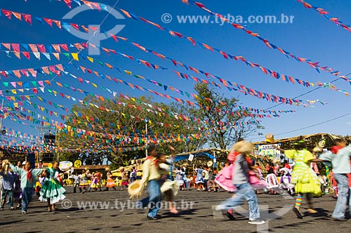  Subject: Children dancing quadrille / Place: Pirapora city  -  Minas Gerais state  -  MG  -  Brazil / Date: 05/2006 