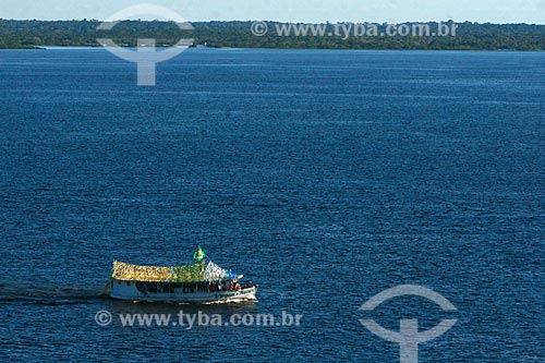  Subject: Boat sailing the Negro River / Place: Manaus city - Amazonas state - Brazil  / Date: 06/2010 