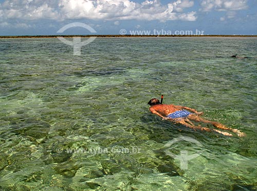 Subject: Natural pool with coral reefs known as Galés - Coral coast region / Place: Maragogi city - Alagoas state (AL) - Brazil / Date: 03/2011 