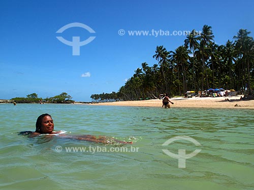  Subject: Woman in Carneiros beach / Place: Tamandare city - Pernambuco state (PE) - Brazil / Date: 03/2011 