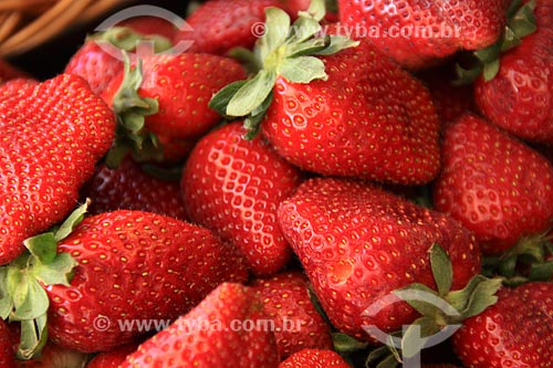  Subject: Sale of strawberries by hawker / Place: Lisbon - Portugal - Europe / Date: 03/2011 