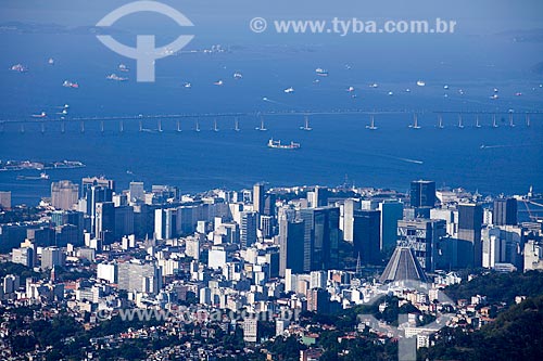  Subject:  Aerial view of the center of Rio de Janeiro city  -  with the Rio - Niterói Bridge in the background / Place: Rio de Janeiro city  -  Rio de Janeiro state  -  Brazil  / Date: Fevereiro de 2010 