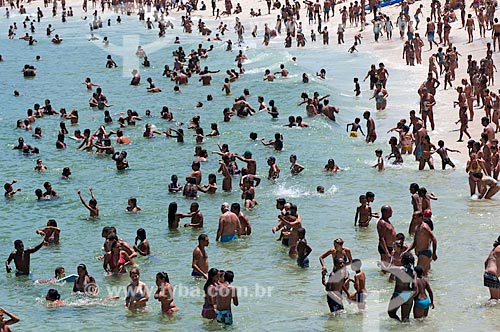  Subject: Bathers at Leme beach as seen from Caminho dos Pescadores  (Fisherman s Path) / Place: Rio de Janeiro city  -  Rio de Janeiro state  -  Brazil  / Date: Fevereiro de 2010 