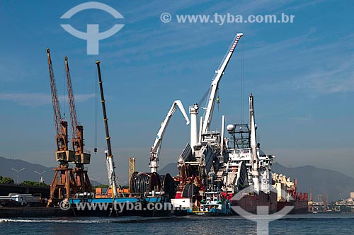  Subject: Cranes on ship for drilling wells and installation of submarine pipelines in the Port of Rio / Place: Rio de Janeiro city  -  Rio de Janeiro state  -  Brazil / Date: 02/2011 