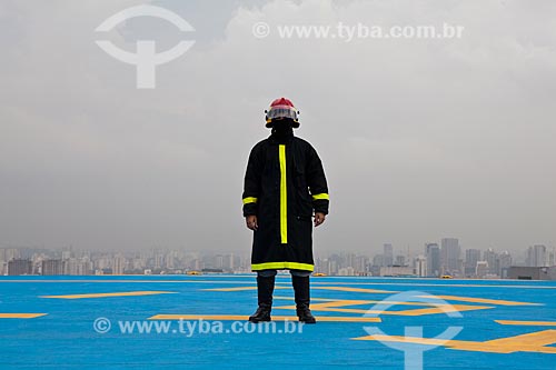  Subject: Firefighter in helipad / Place: Sao Paulo city - Sao Paulo state (SP) - Brazil / Date: 03/2011 