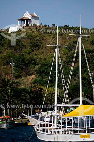  Subject: View of boats on Boulevard channel with Chapel of Nossa Senhora da Guia in the background / Place: Cabo Frio city - Rio de Janeiro state (RJ) - Brazil  / Date: 12/2010 