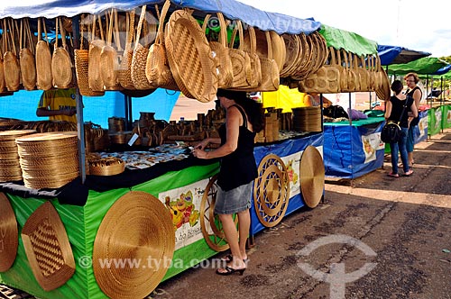  Subject: View of tents at the Feira do Bosque with artcraft golden grass  / Place: Palmas city - Tocantins state (TO) - Brazil / Date: 02/2011 