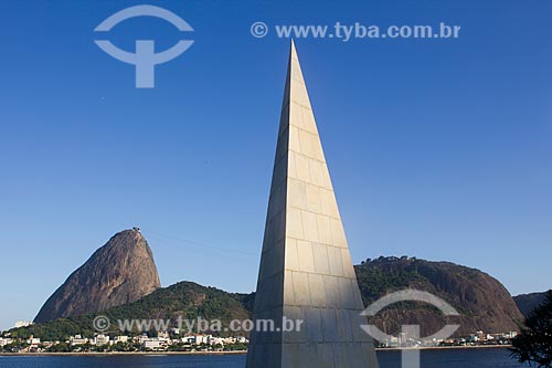  Subject: Monument to Estacio de Sa (designed by Lucio Costa) with Sugarloaf in the background / Place: Aterro do Flamengo Neighborhood - Rio de Janeiro city - Rio de Janeiro state - Brazil / Date: 02/2011 