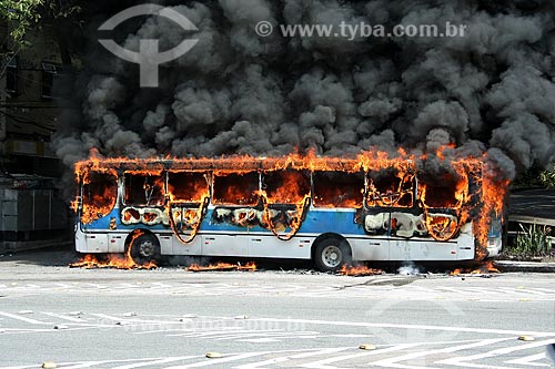  Subject: Fire on bus / Place: Rio de Janeiro City   -   Rio de Janeiro State   -   Brazil / Date: 11/2010 