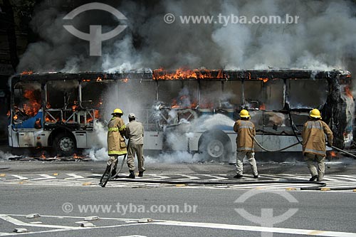  Subject: Fire on bus / Place: Rio de Janeiro City   -   Rio de Janeiro State   -   Brazil / Date: 11/2010 