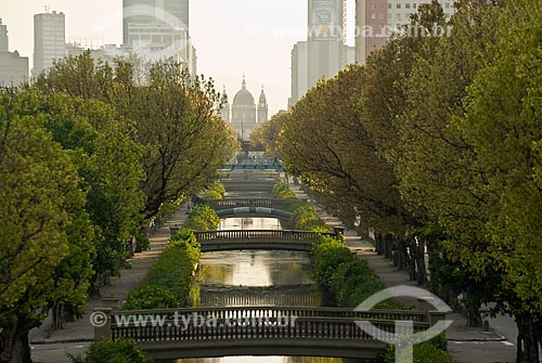  Subject: Mangrove channel and bridges along the Presidente Vargas Avenue with Candelaria Church in the background / Place: City center - Rio de Janeiro city - Rio de Janeiro state - Brazil / Date: 11/2009 
