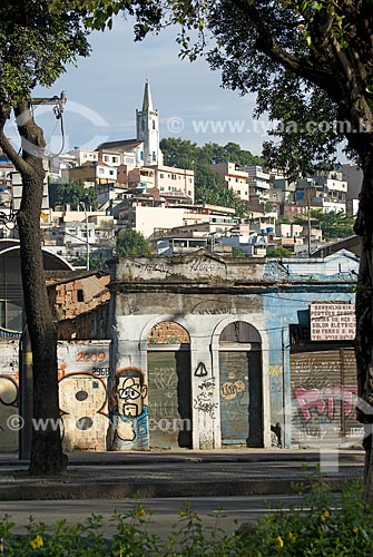  Subject: Abandoned houses at Presidente Vargas Avenue with Morro da Providencia slum in the background / Place: City center - Rio de Janeiro city - Rio de Janeiro state - Brazil / Date: 11/2009 
