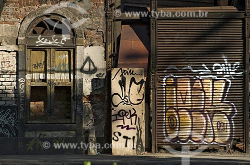  Subject: Abandoned houses at Presidente Vargas Avenue / Place: City center - Rio de Janeiro city - Rio de Janeiro state - Brazil / Date: 11/2009 