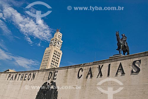  Subject: Duque de Caxias Pantheon in the background of the Clock tower of Central Station in Brazil / Place: City center - Rio de Janeiro city - Rio de Janeiro state (RJ) - Brazil / Date: 11/2009 