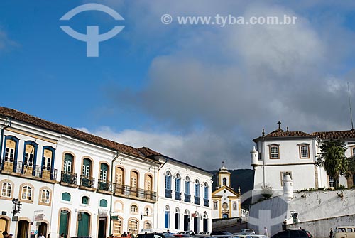  Subject: Colonial mansions with Nossa Senhora das Merces e Misericordia Church - Das Mercês de Cima Church in the background / Place: Ouro Preto city - Minas Gerais state (MG) - Brazil / Date: 02/2008 