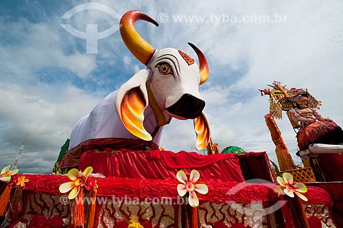  Subject: Carnival floats of the Garantido Boi (Guaranteed Ox) before the presentation at the folk festival / Place: Parintins city - Amazonas state (AM) - Brazil / Date: 06/2010 