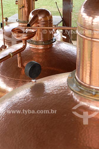  Subject: Still for cachaça (distilled spirit made ??of the sugar cane) production by a hand process / Place: Minas Gerais state (MG) - Brazil / Date: 08/2005 
