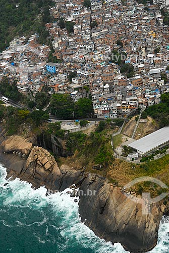  Subject:  Aerial view of Vidigal slum  / Place: Sao Conrado neighborhood - Rio de Janeiro city - Rio de Janeiro state (RJ) - Brazil / Date: 07/2007 