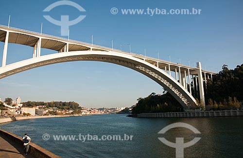  Subject: Arrabida bridge - linking the cities of Porto and Gaia / Place: Porto city -  Portugal -  Europe / Date: 10/2010 