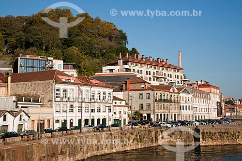  Subject: Group of houses on the banks of the Douro River - a region known as the stone pier / Place: Porto city - Portugal - Europe / Date: 10/2010 