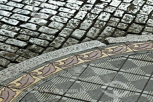  Subject: Detail of the sidewalk and the street of parallelepiped / Place: Pelotas city - Rio Grande do Sul state (RS) - Brazil / Date: 01/2009 