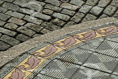  Subject: Detail of the sidewalk and the street of parallelepiped / Place: Pelotas city - Rio Grande do Sul state (RS)  - Brazil / Date: 01/2009 