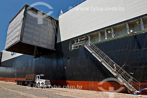  Subject: Ship unloading paper in the port of Rio Grande / Place: Rio Grande city - Rio Grande do Sul state (RS) - Brazil / Date: 01/2009 