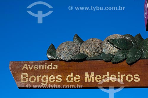  Subject: Street sign - Borges de Medeiros Avenue / Place: Gramado city - Rio Grande do Sul state (RS) - Brazil / Date: 03/2011 