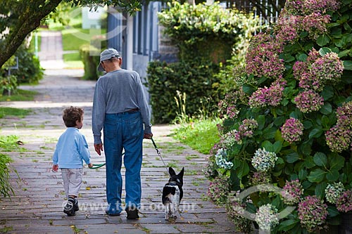  Subject: Elderly man walking with child and dog / Place: Canela city - Rio Grande do Sul state (RS) - Brazil / Date: 03/2011 
