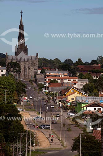  Subject: Top view of the city of Canela - Nossa Senhora de Lourdes Cathedral ,  also known as Stone Cathedral in the background / Place: Canela city - Rio Grande do Sul state (RS) - Brazil / Date: 03/2011 