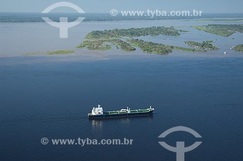  Subject: Cargo ship crossing the Negro River / Place: Manaus city - Amazonas state (AM) - Brazil / Date: 06/2007 