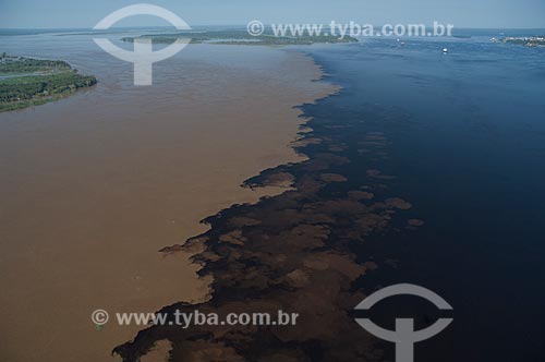  Subject: Meeting of the waters of the Solimoes and Negro rivers forming the Amazonas river  / Place: Manaus city -  Amazonas state (AM) - Brazil / Date: 06/2007 