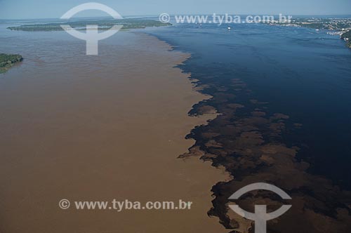  Subject: Meeting of the waters of the Solimoes and Negro rivers forming the Amazonas river  / Place: Manaus city -  Amazonas state (AM) - Brazil / Date: 06/2007 