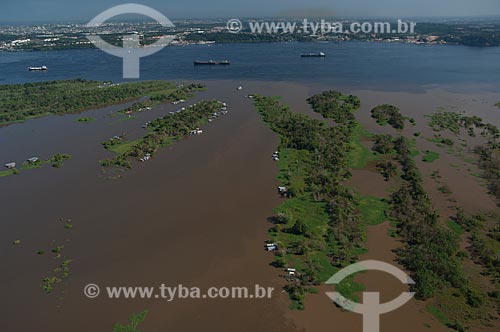  Subject: Meeting of the Waters of the Negro and Solimões Rivers 14 km east of Manaus -  seen in the background / Place: Manaus city - Amazonas state (AM) - Brazil / Date: 06/2007 